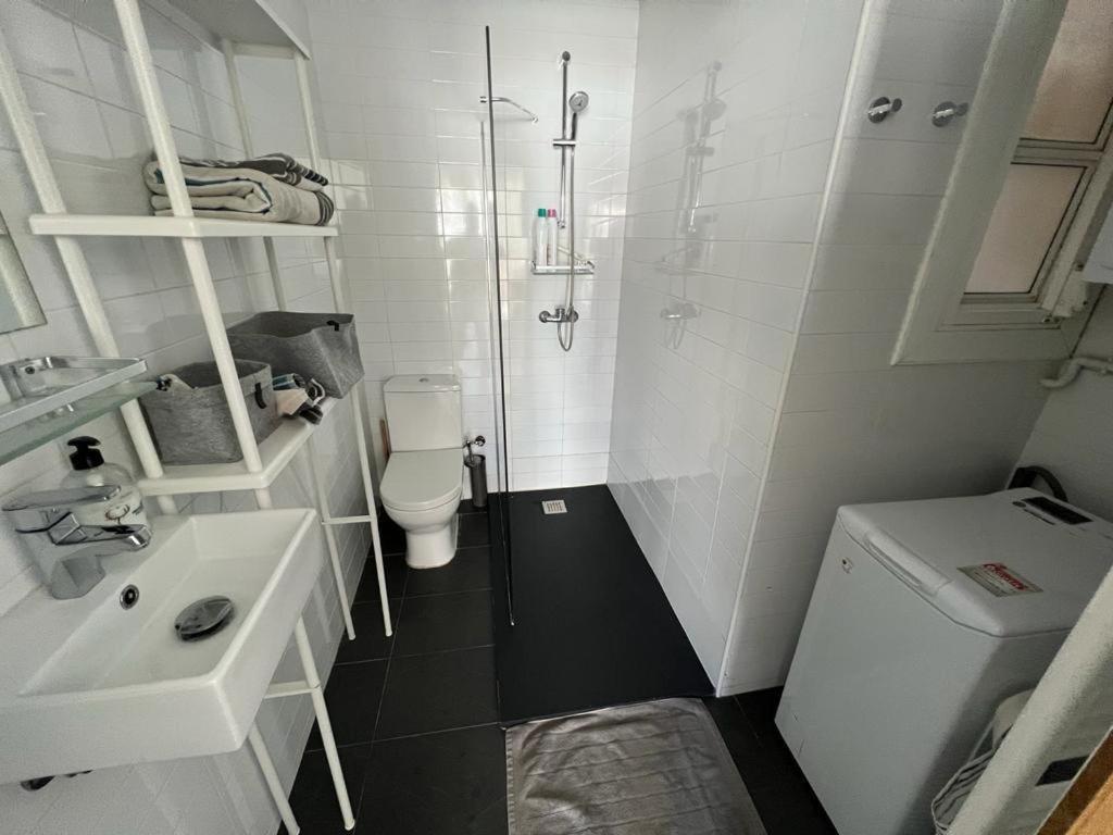 Sunny Flat In Sitges 30 Seconds To Beach, Balcony & Sea Views! Экстерьер фото