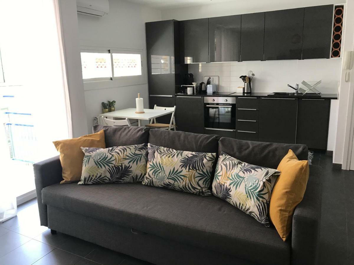 Sunny Flat In Sitges 30 Seconds To Beach, Balcony & Sea Views! Экстерьер фото