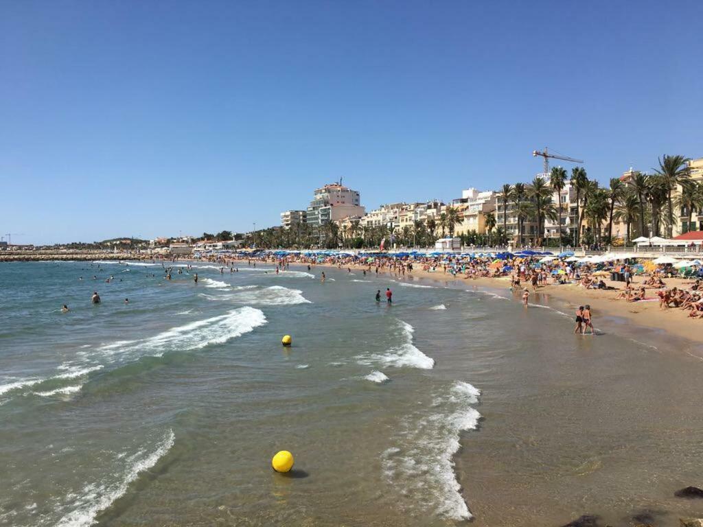 Sunny Flat In Sitges 30 Seconds To Beach, Balcony & Sea Views! Экстерьер фото