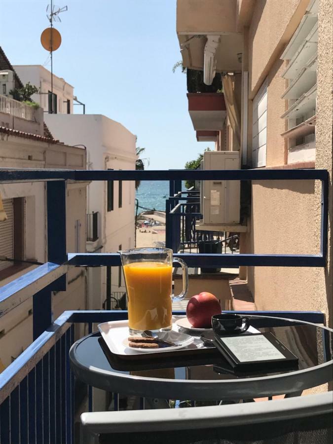 Sunny Flat In Sitges 30 Seconds To Beach, Balcony & Sea Views! Экстерьер фото